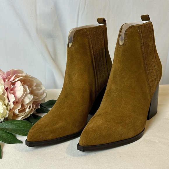 Marc Fisher Maree Brown Suede Leather Block Heel Pointed Toe Bootie Sz 8.5 NEW - Picture 1 of 8